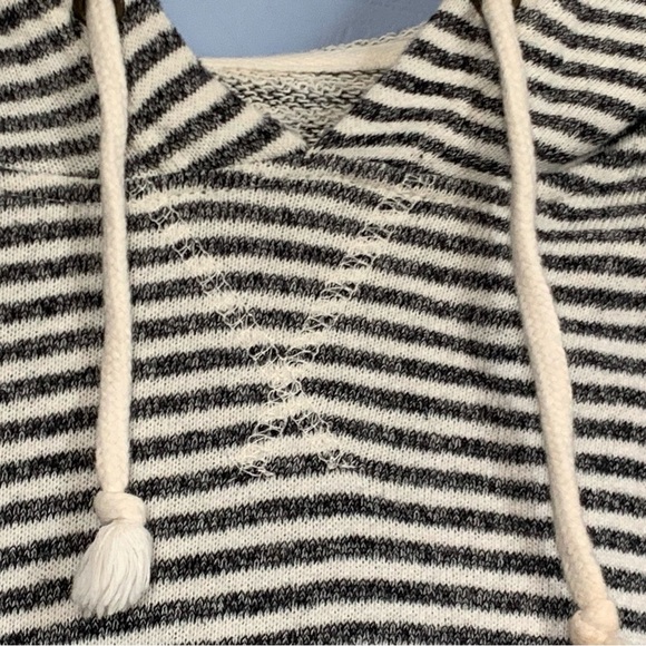 Forever 21 Cropped Striped Hoodie Grey and White - Picture 2 of 8